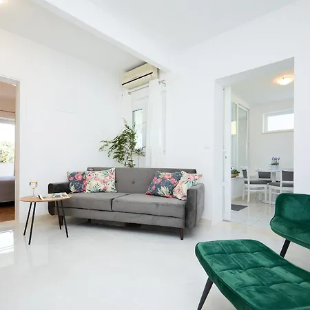 Summer Chill 3 Apartment